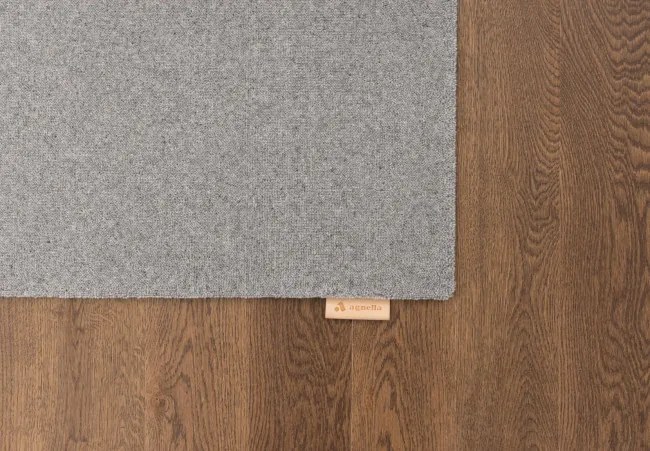 Koberec Agnella Morphic Blooms sivý