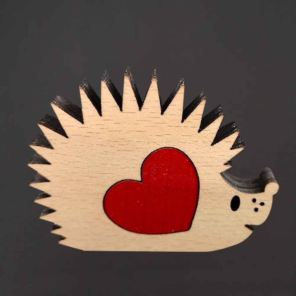 AMADEA Drevený ježko so srdcom, masívne drevo, 5 x 3,9 cm, český výrobok