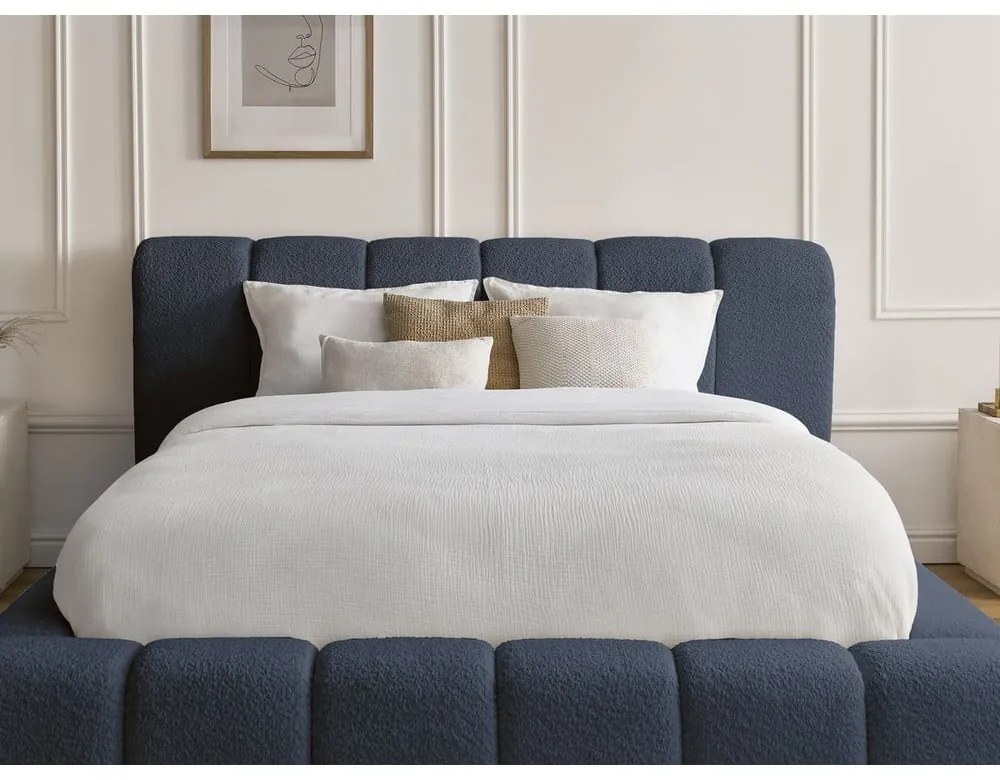 Tmavomodrá čalúnená dvojlôžková posteľ s úložným priestorom s roštom 160x200 cm Denali – Bobochic Paris