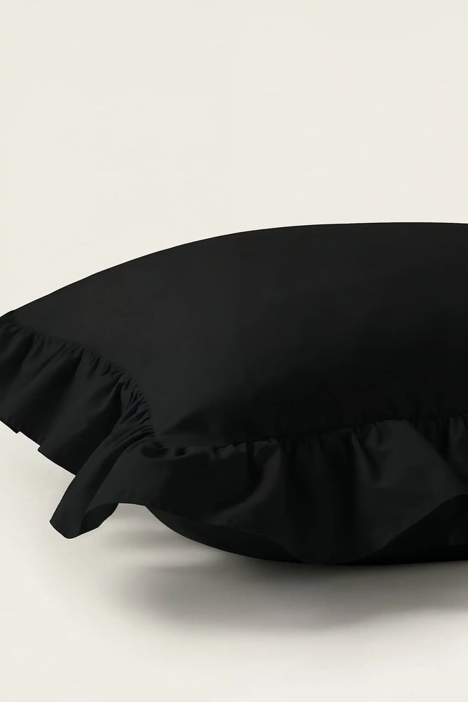 Saténová obliečka na vankúš RUFFY PREMIUM čierna Rozmer: 70x80 cm
