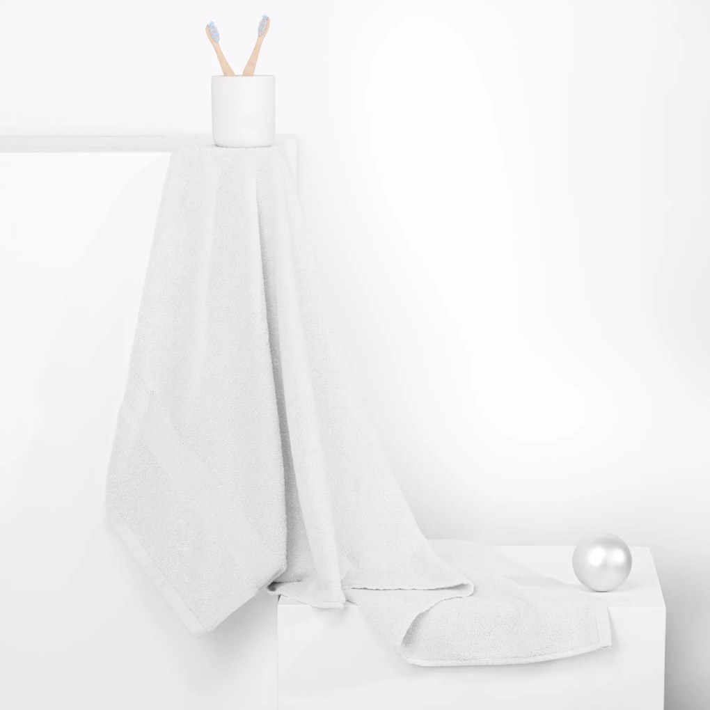 Bavlnený uterák DecoKing Maria biely