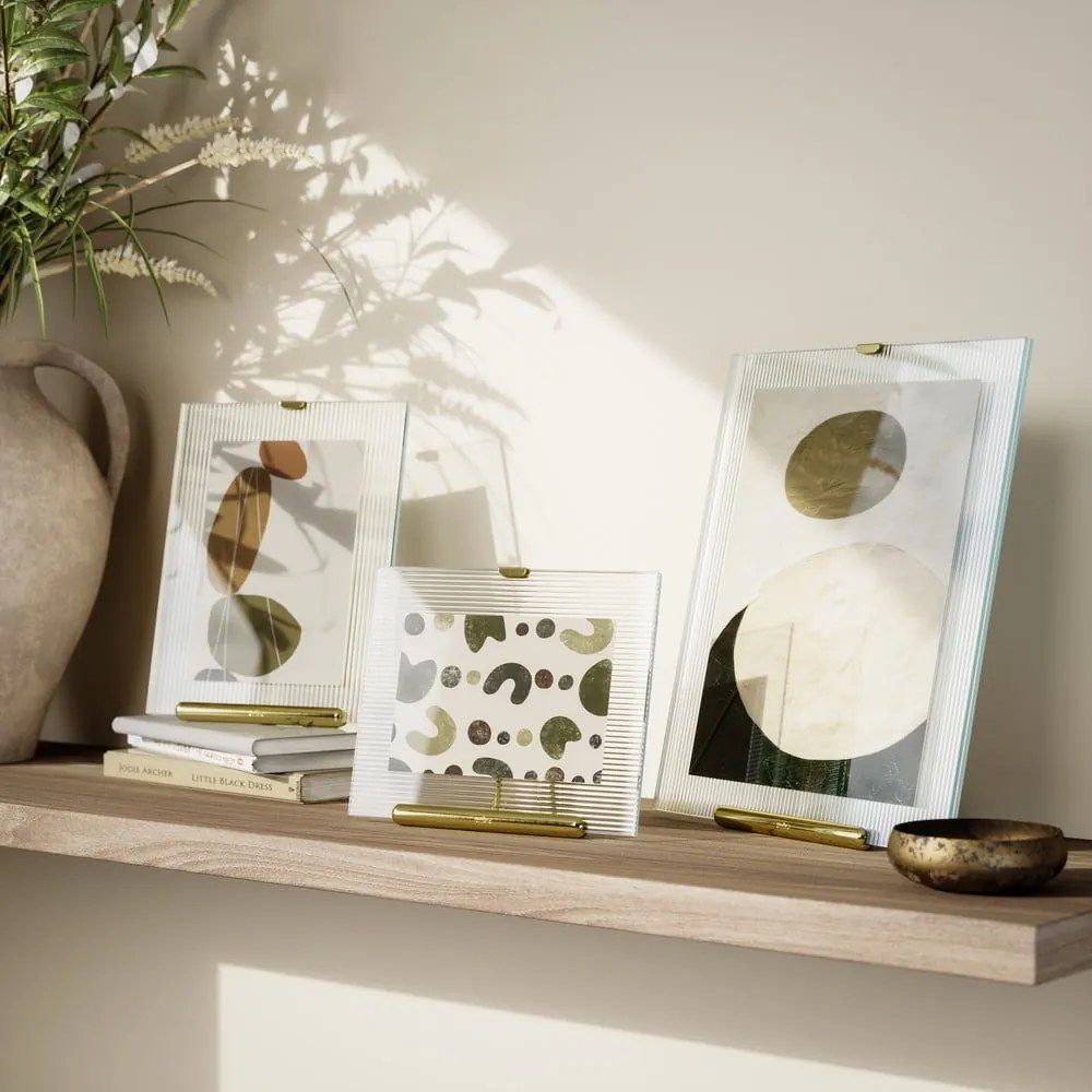 Sklenený stojací rámček v zlatej farbe 16x20 cm Flute – Umbra