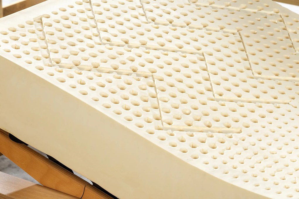 Novaya Latexový matrac EKO 100% prírodný (multizónový) Rozmer: 200x160, Poťahová látka: Medicott Silver (prémiový poťah), Tvrdosť matraca: Stredne Tvrdý (72-77 kg/m3)