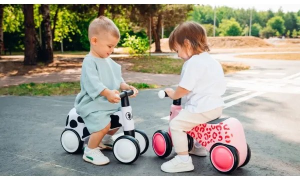 Lionelo - Odrážadlo SAMMY čierne/biele