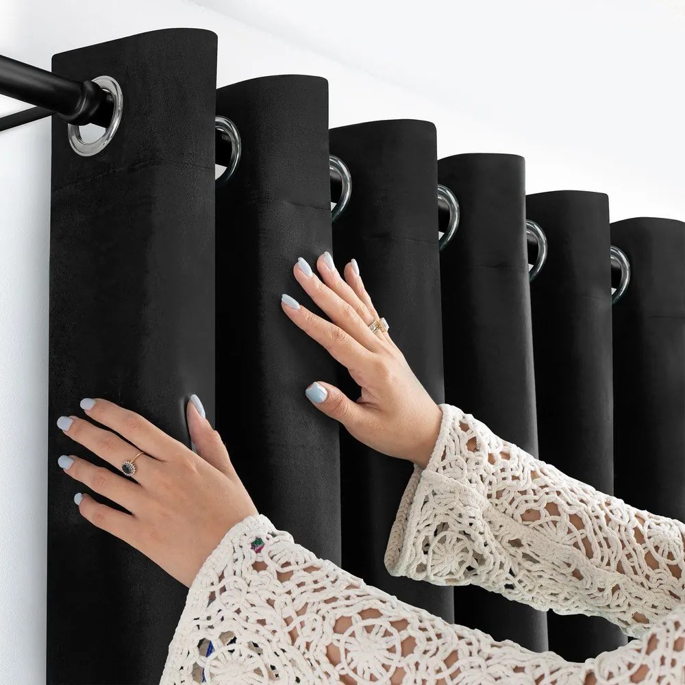 Čierny zamatový dimout záves 400x270 cm Velto – Filumi