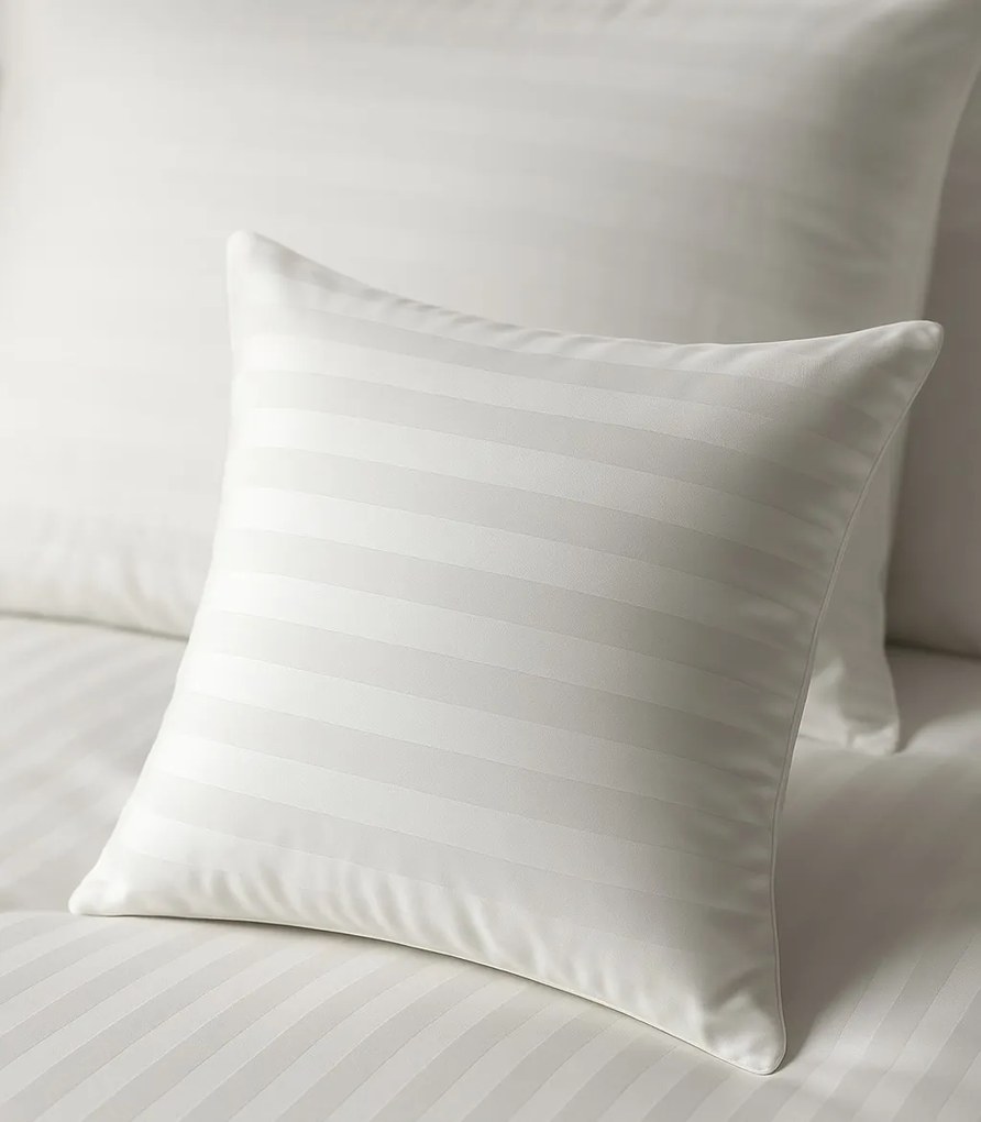 INTERMEDIC SK Obliečka biela damašek na vankúšik 40x40 cm – prúžok 2 cm, zips, 100 % bavlna