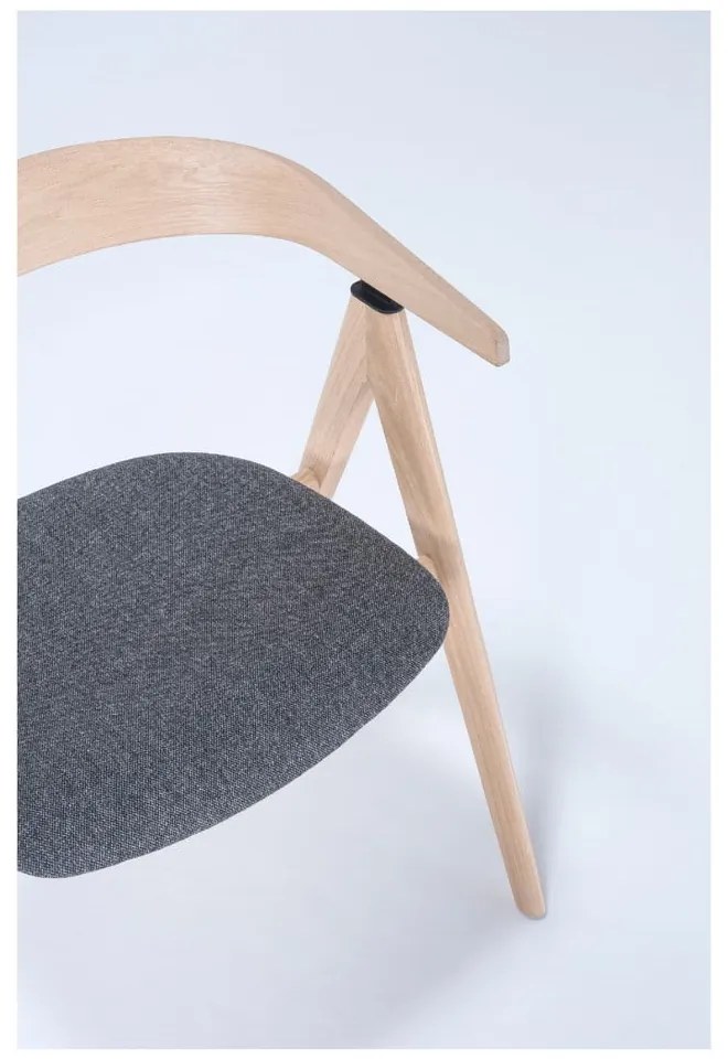 Lavica z dubového dreva so sivým sedadlom Gazzda Ava