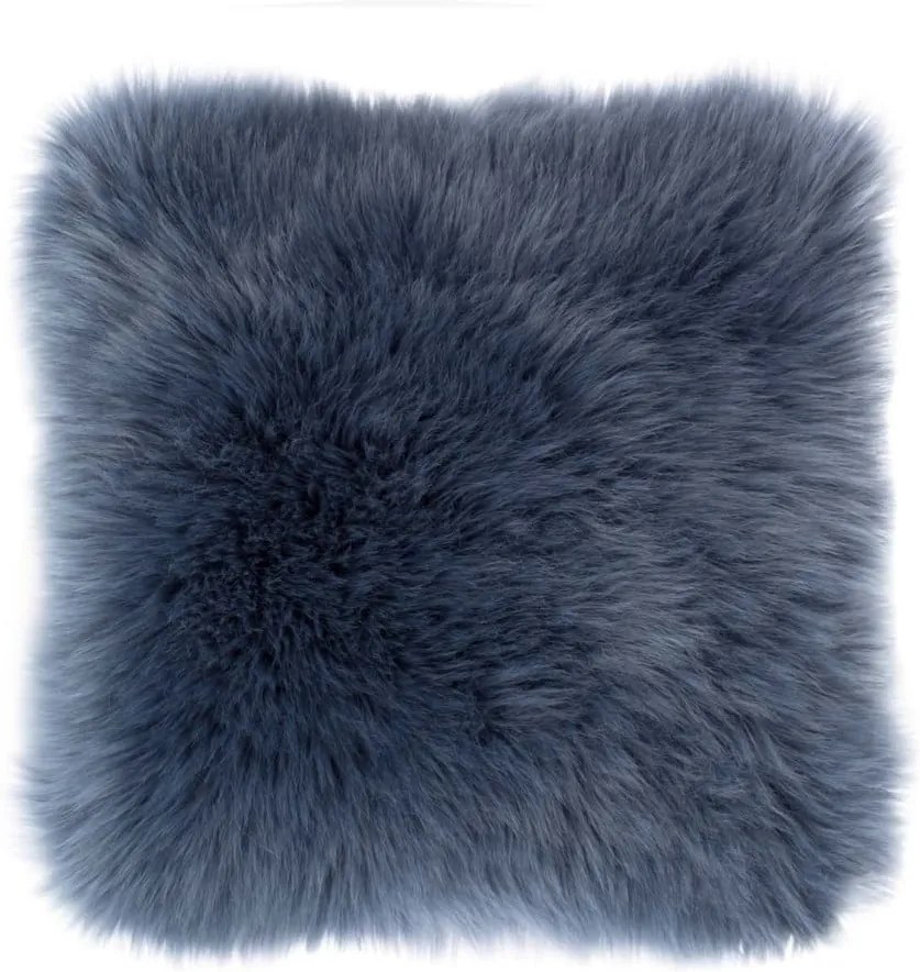 Modrý vankúš Tiseco Home Studio Sheepskin, 45 × 45 cm