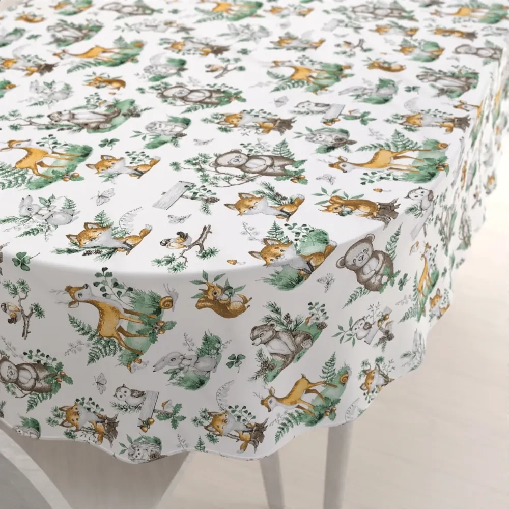 Biante Detský bavlnený oválny obrus Sandra SA-459 Lesné zvieratká na bielom 50x100 cm