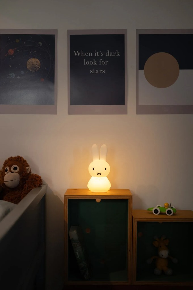 Mr Maria Stmievateľná LED lampička Miffy Shines 22 cm