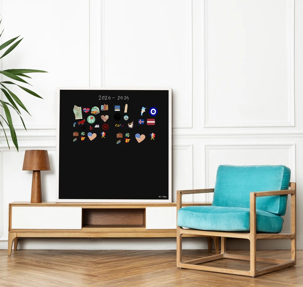 Toptabule.sk Čierna tabuľa na magnetky v drevenom bielom ráme 60x40 cm