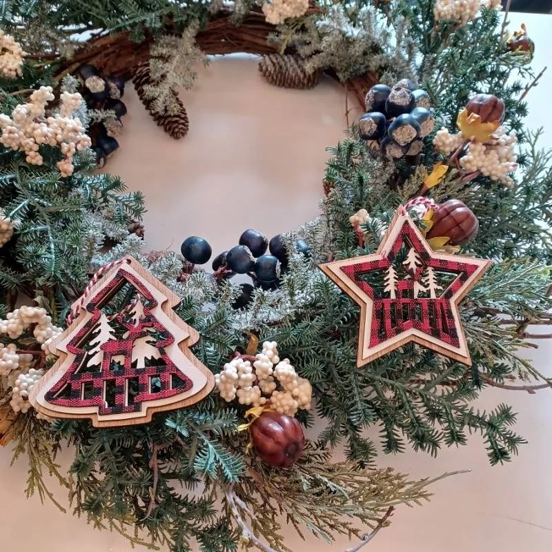 DECOLED Ozdoba, stromeček, 9,5 x 10,5 cm, dřevěná