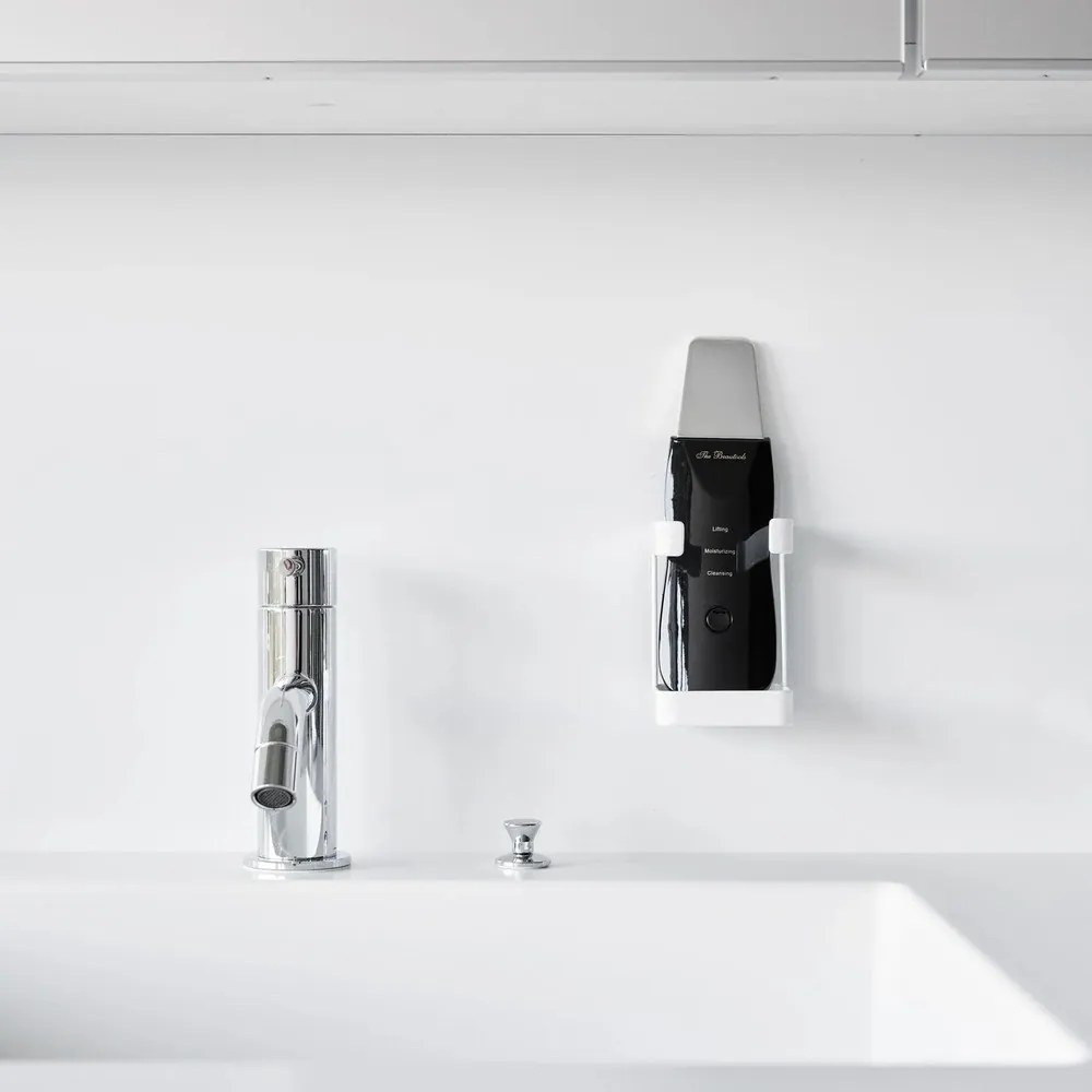 Biely kovový držiak zariadenia starostlivosti o pleť Film Hook – YAMAZAKI