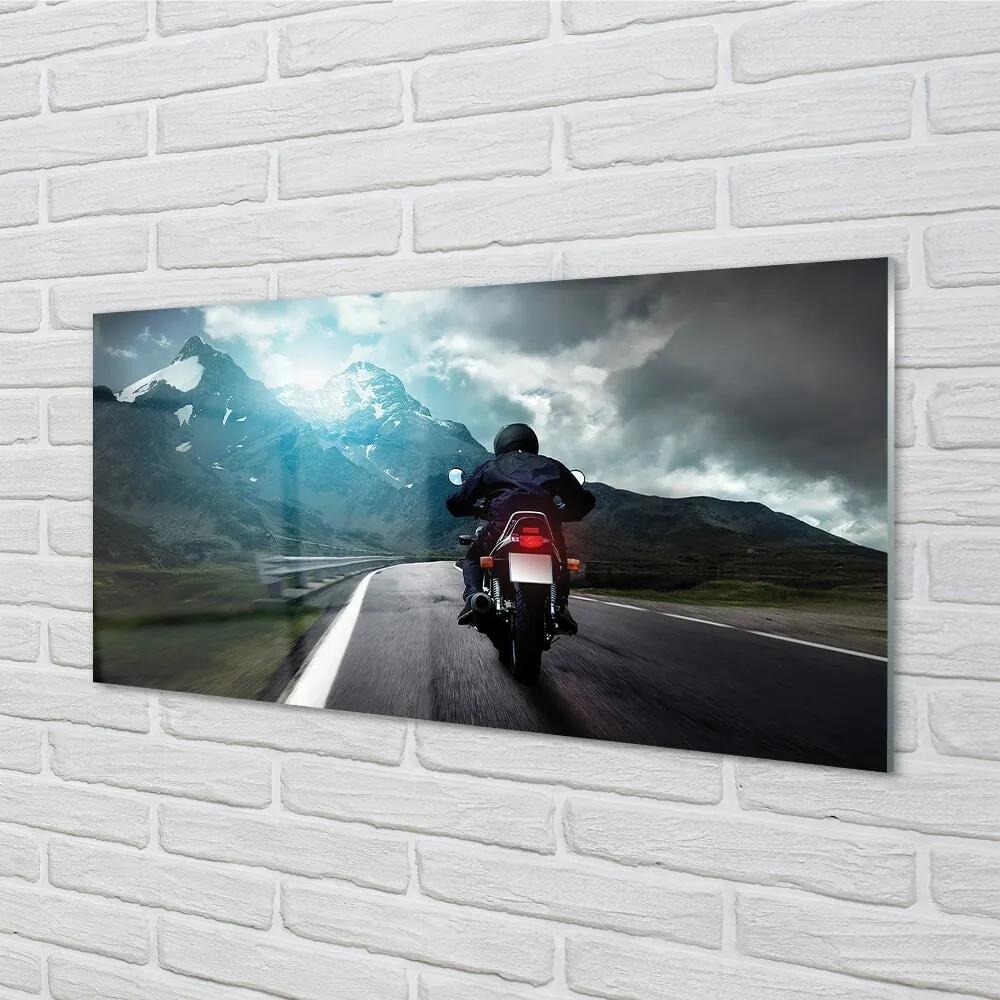 Obraz na skle Motocykla horskej ceste muž neba 125x50 cm