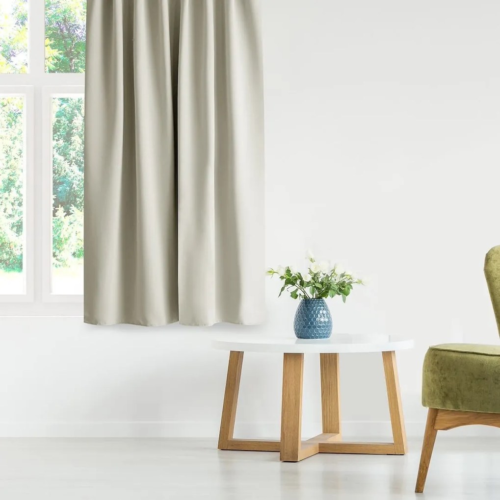 Záves AmeliaHome Blackout s priechodkami 140x270 cm krémový