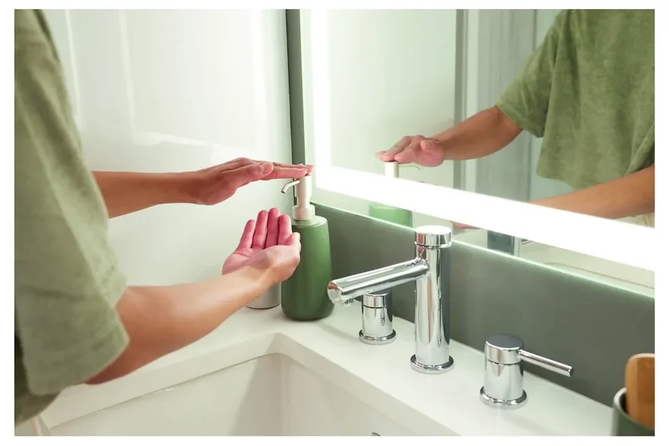 Zelený keramický dávkovač mydla iDesign Eco Vanity