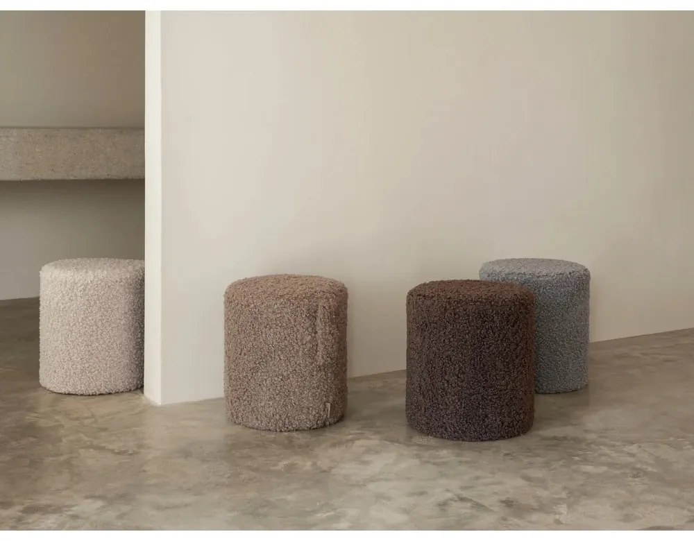 Béžový taburet z textílie buklé Teddy – Blomus