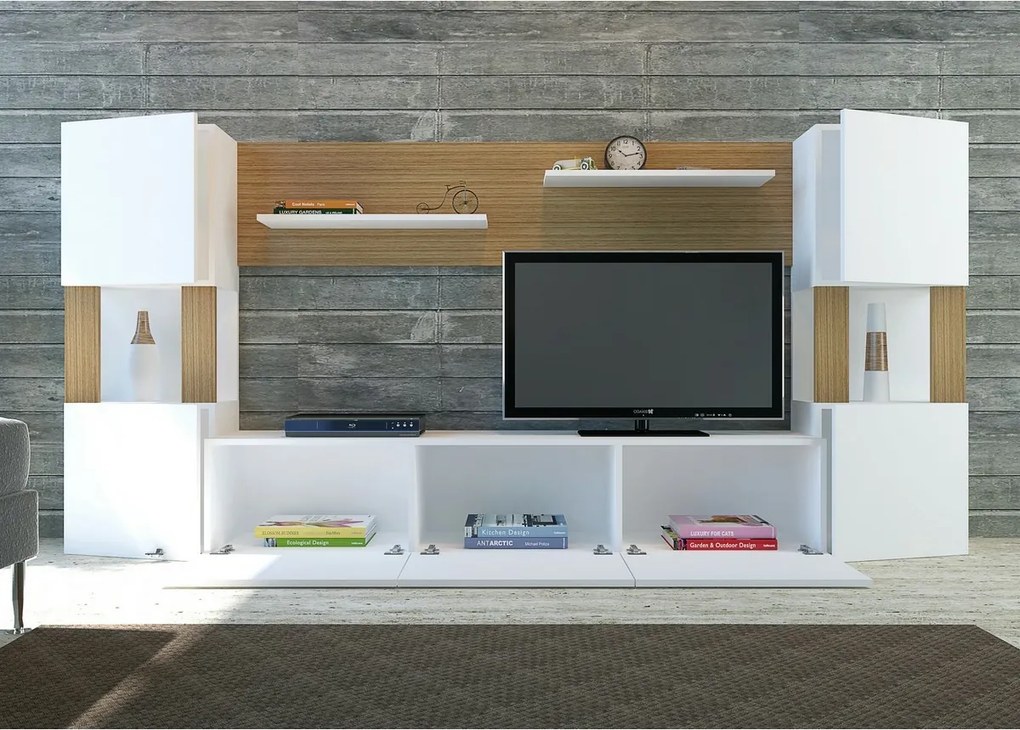 Lore Biela a teaková TV stena