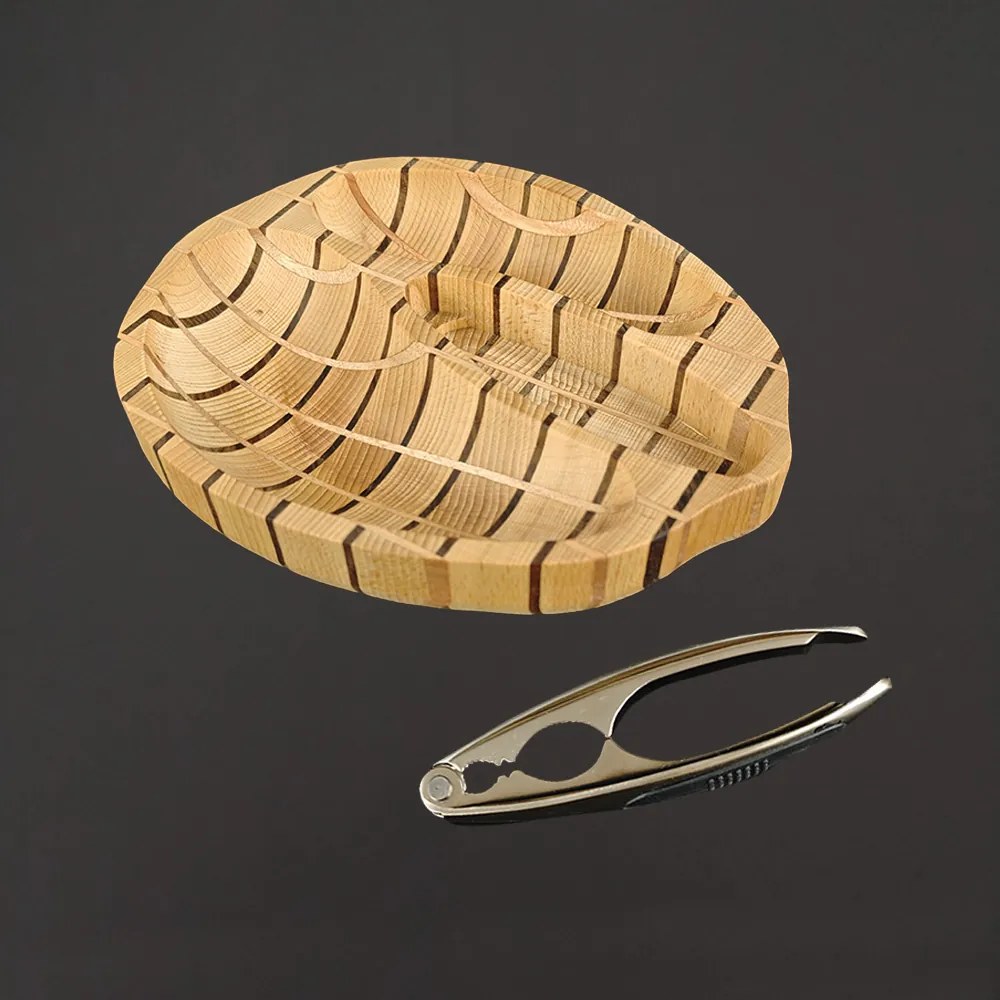 AMADEA Drevená miska mozaika v tvare orecha s luskáčikom, masívne drevo, 2 druhy drevín, 28x23x4,5 cm