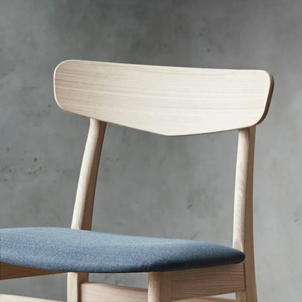 Jedálenská stolička z dubového dreva v modro-prírodnej farbe Mosbøl – Hammel Furniture