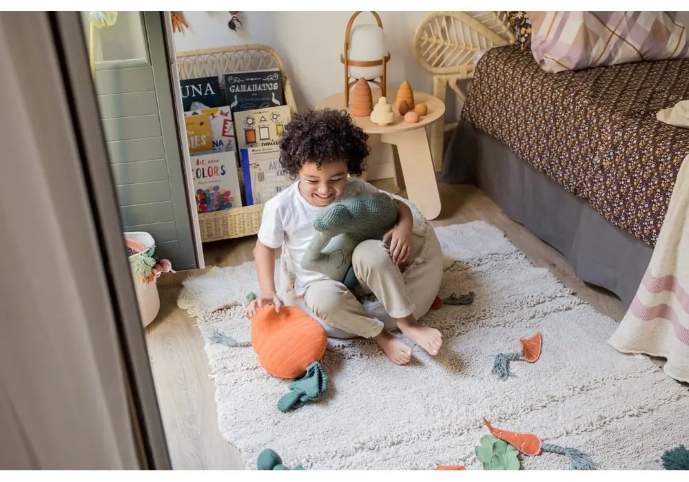 Krémový bavlnený detský hrací koberec 120x160 cm Veggie Garden – Lorena Canals