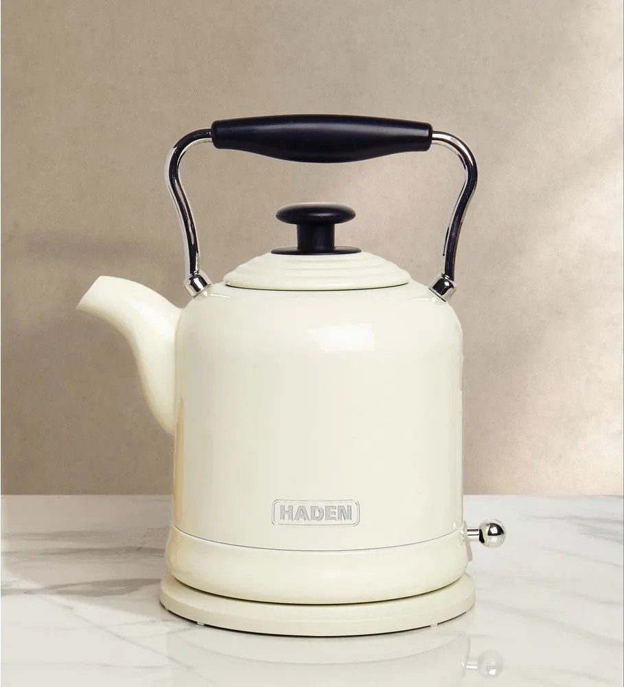 Krémovobiela rýchlovarná kanvica z nehrdzavejúcej ocele 1,5 l Highclere – Haden