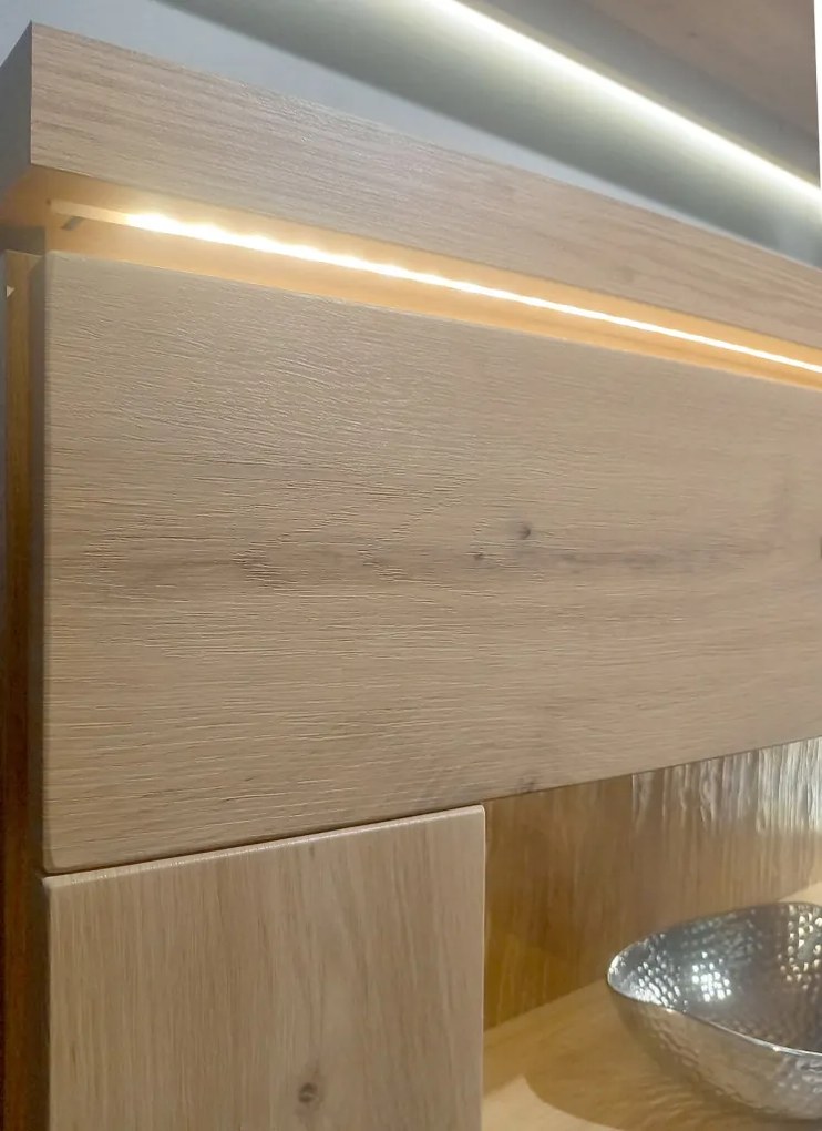 Presklená skrinka Bolus, dub artisan, s osvetlením