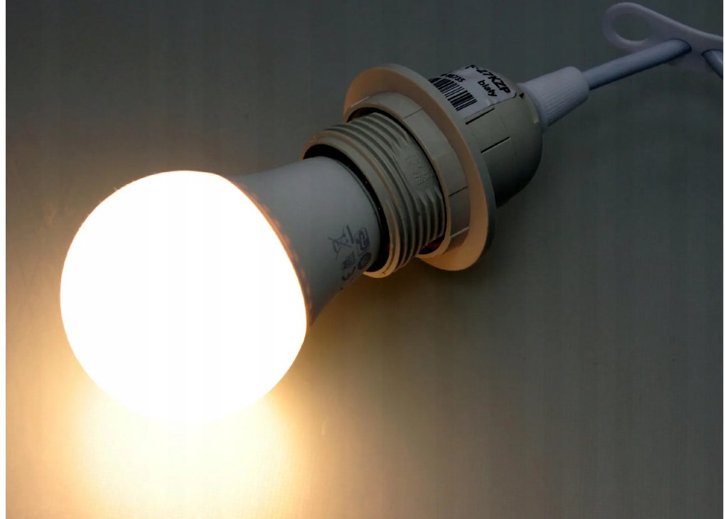 BERGE Stavebný a renovačný držiak lampy na žiarovky E27, kábel 230V s maticou