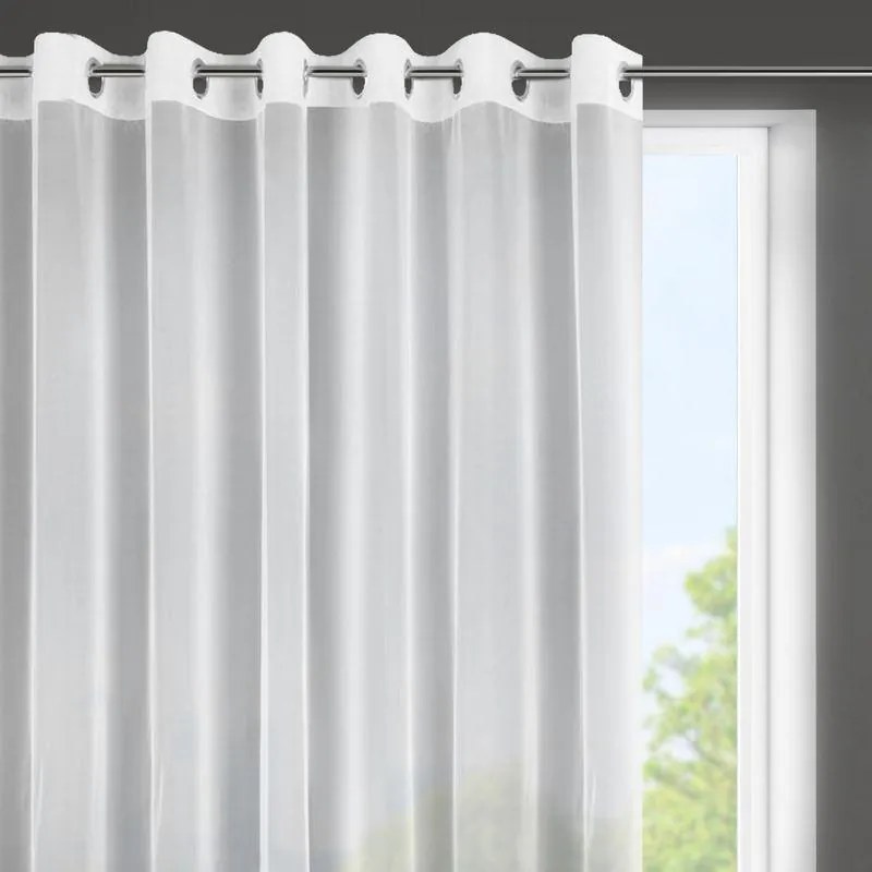 Biela záclona na krúžkoch ESEL vyrobená z hladkej lesklej látky 350x150 cm