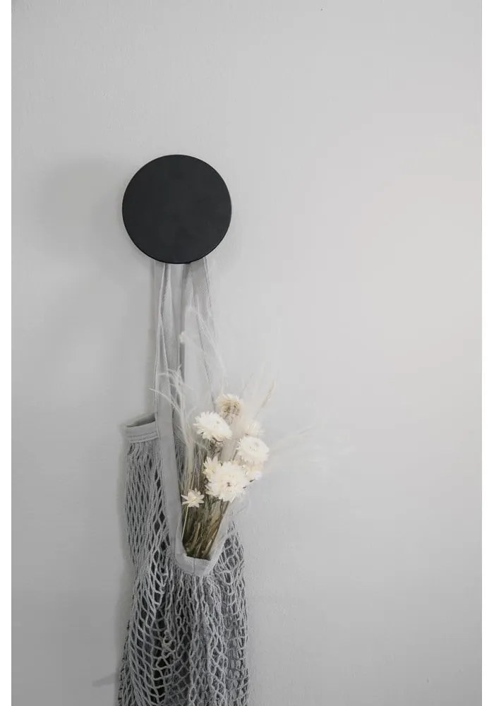 Čierny nástenný háčik z dubového dreva Milford – Rowico