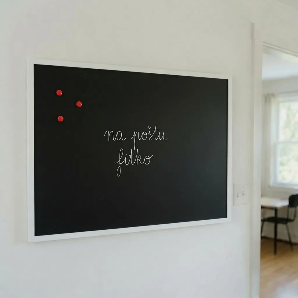 Toptabule.sk Čierna magnetická popisná tabuľa v bielom drevenom ráme COLOR 100×150 cm