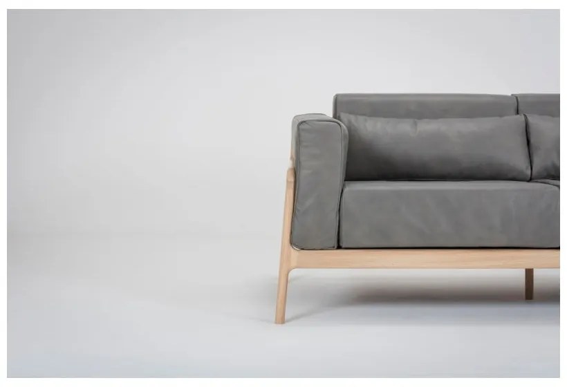 Tmavosivá pohovka s konštrukciou z masívneho dubového dreva Gazzda Fawn,180 cm