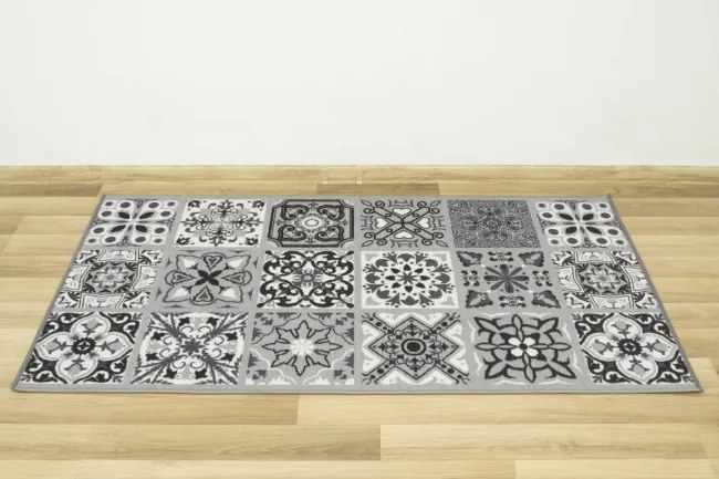 Protišmykový koberec / behúň Patchwork sivý