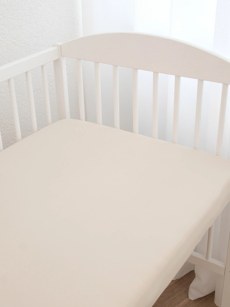 Jersey prostěradlo do postýlky s elastanem 70 × 140 cm – přírodní