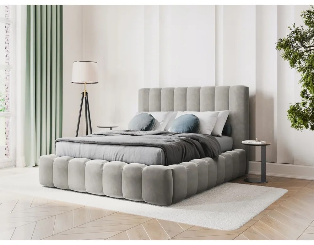 Svetlosivá čalúnená dvojlôžková posteľ s úložným priestorom s roštom 180x200 cm Kelp – Micadoni Home