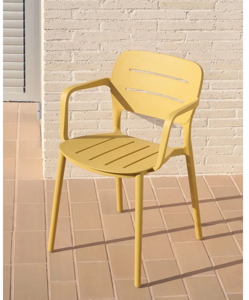 Žltá plastová záhradná stolička Morella – Kave Home