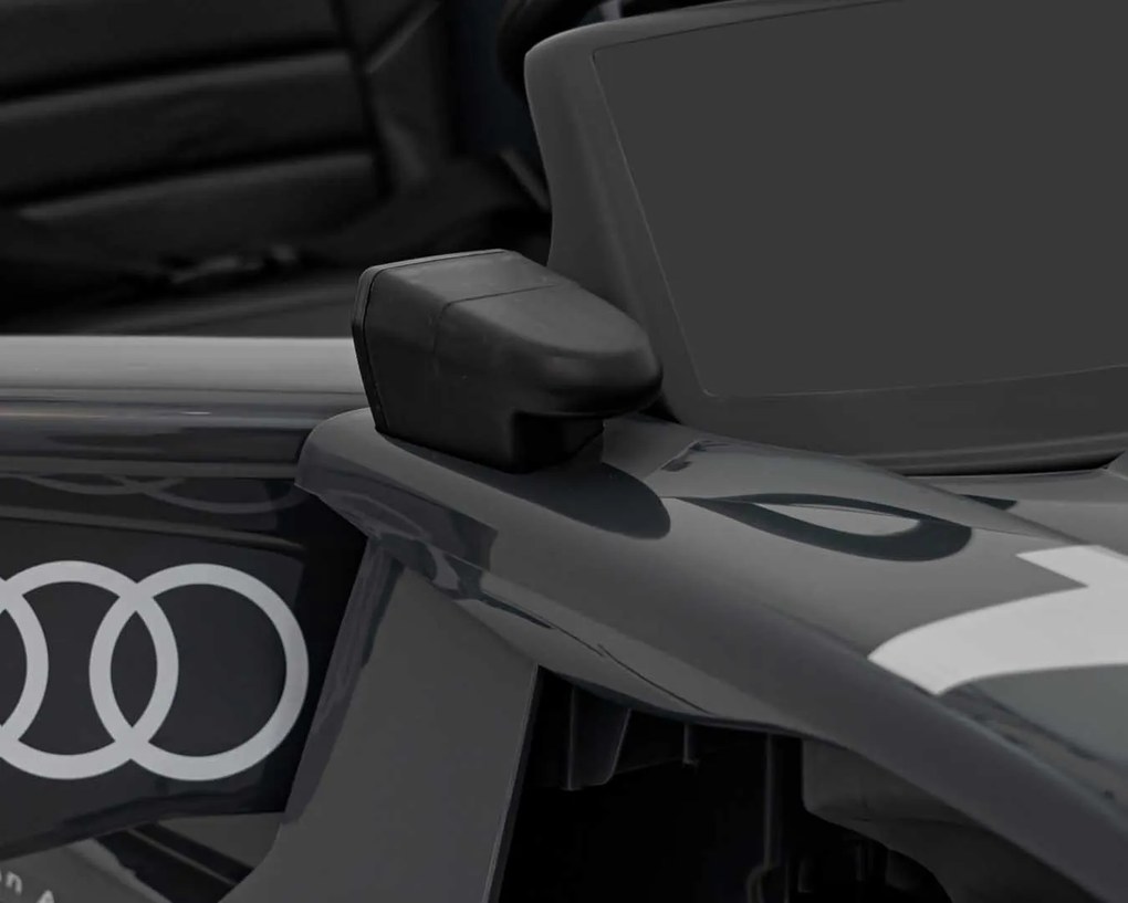 Ramiz Audi RSQ E-TRON vozidlo Sivá