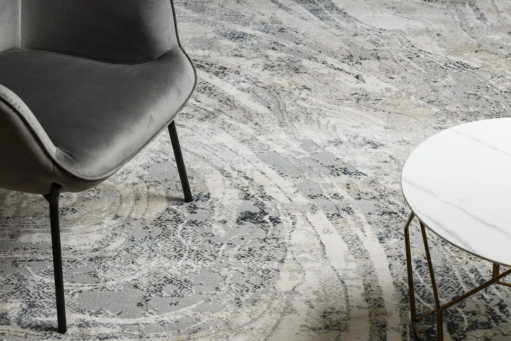 Koberec TULS 51328 s abstraktným vzorom, slonovinová sivá