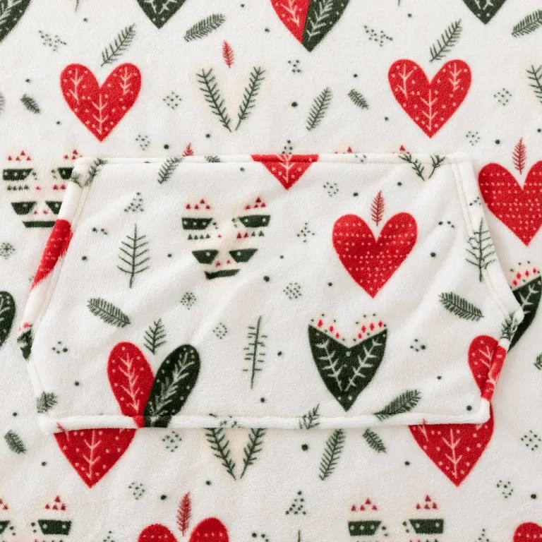 Baránková mikinová deka s rukávmi a kapucňou WINTER HEARTS, farebná