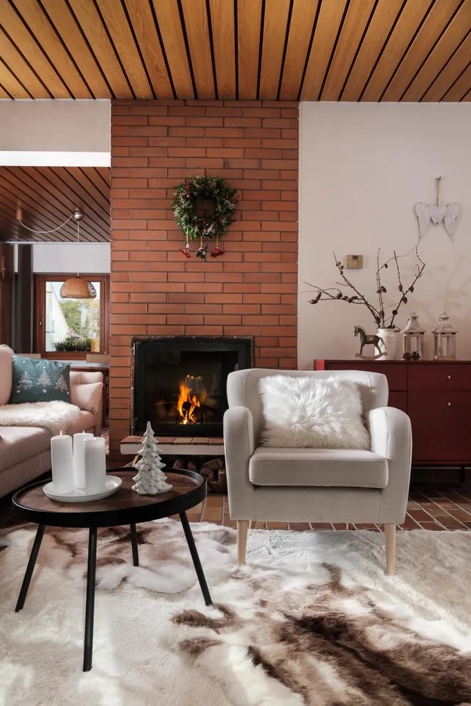 Dekoračný chlpatý vankúš Hunter 45x45 cm, biely