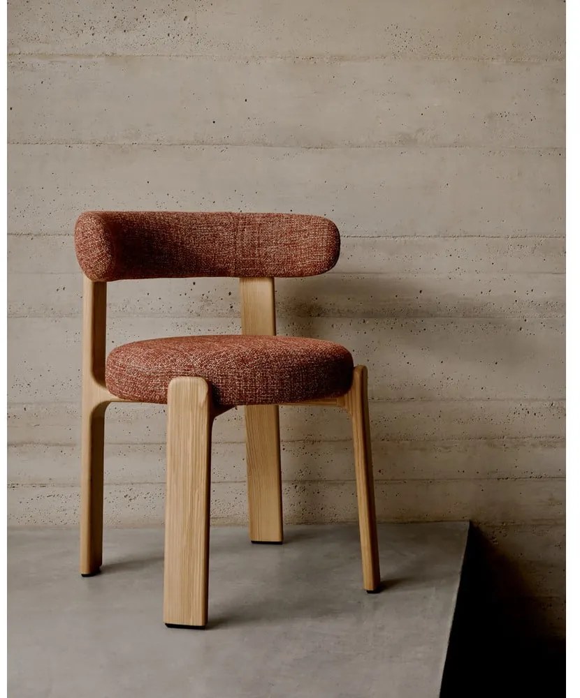 Jedálenská stolička z jaseňového dreva v prírodnej farbe/v terakotovej farbe Granite – Kave Home