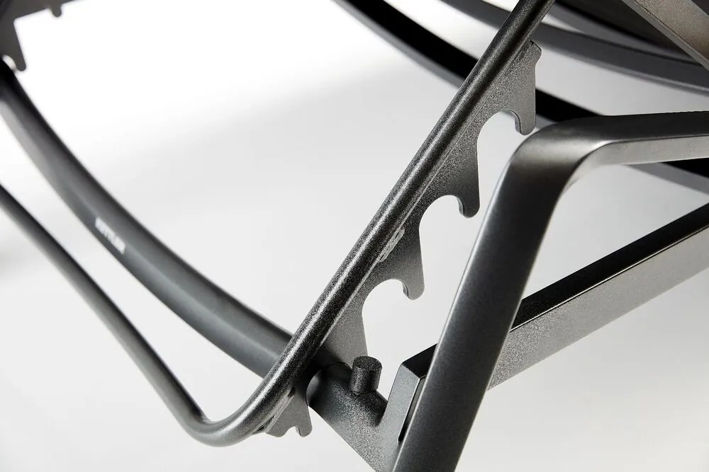 KETTLER DIAMOND hliníkové ležadlo s teakovými opierkami