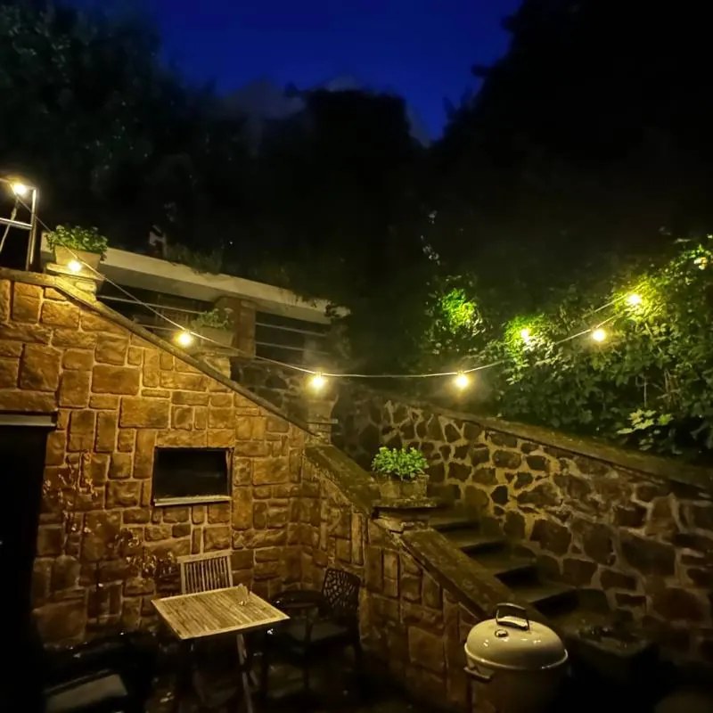 DECOLED Světelná girlanda pro žárovky s paticí E27 - 10 m, 10 objímek, IP67, bílý kabel