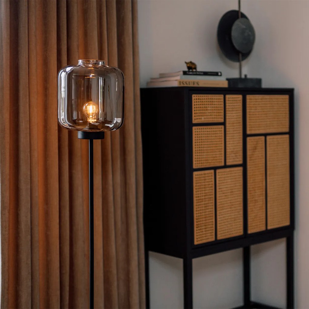 Inteligentná stojaca lampa čierna s dymovým sklom vrátane Wifi ST64 - Qara