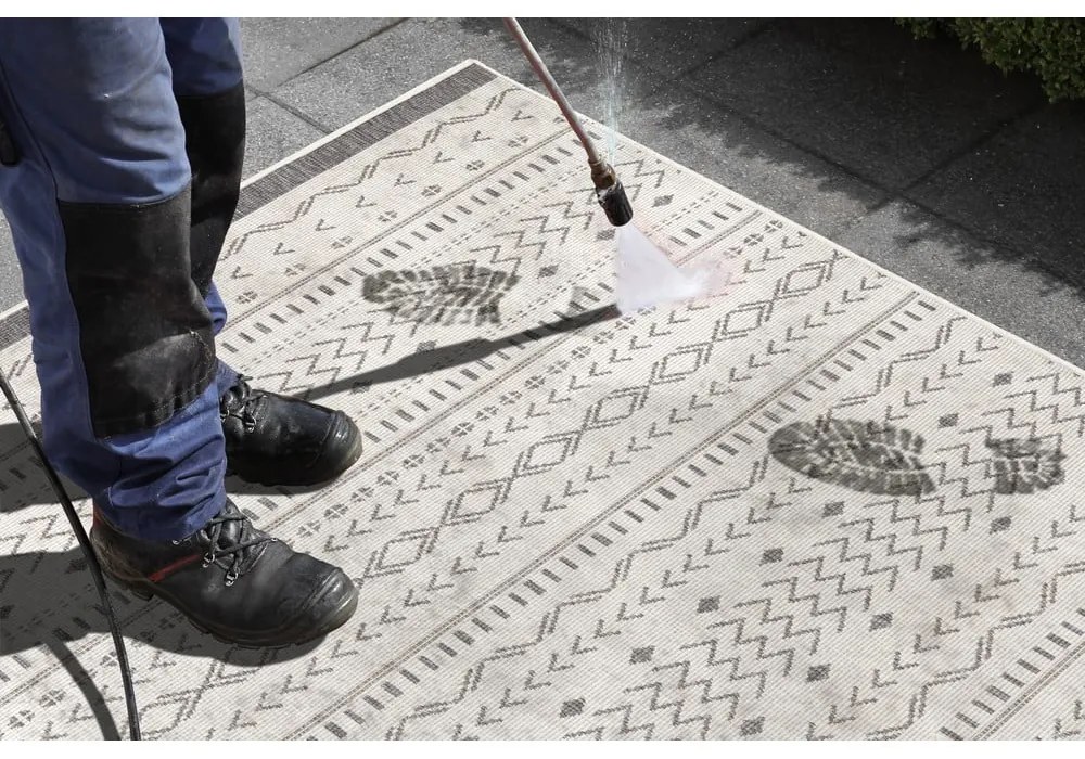 Sivo-krémový vonkajší koberec NORTHRUGS Kuba, 250 x 80 cm