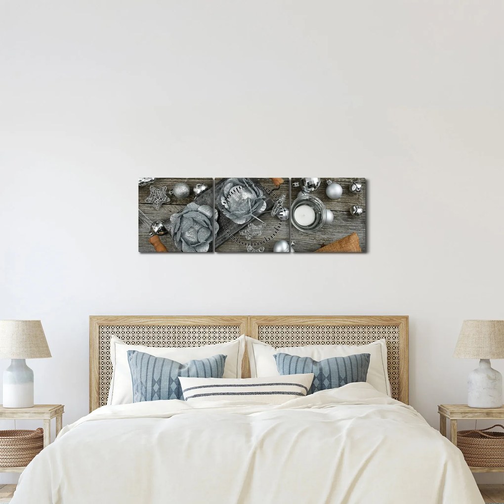 Obraz - strieborné vianočné dekorácie (s hodinami) (90x30 cm)