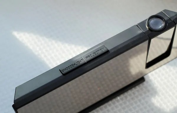 Zrkadlové digitálne hodiny so stojanom