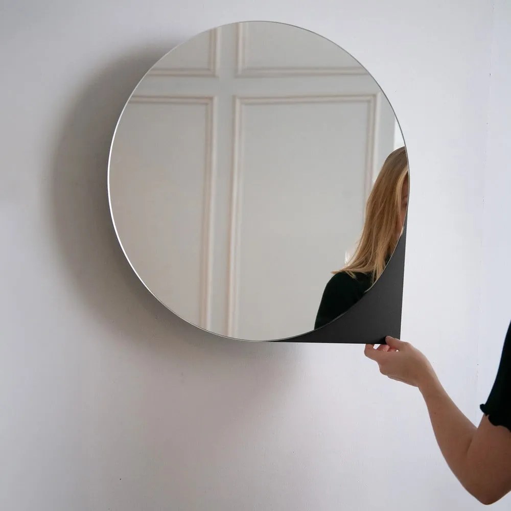 Čierna kovová závesná/so zrkadlom kúpeľňová skrinka 55x55 cm Sonnet – Spinder Design