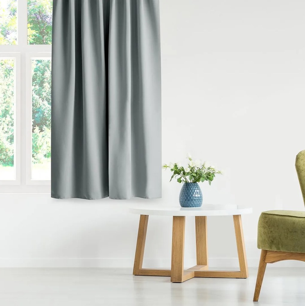 Záves AmeliaHome Blackout s multifunkčnou páskou 140x270 cm strieborný