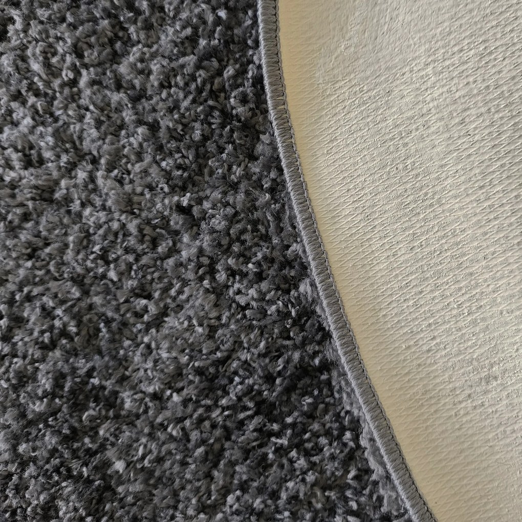 DY Tmavosivý okrúhly shaggy koberec Camel Rozmer: 160 cm